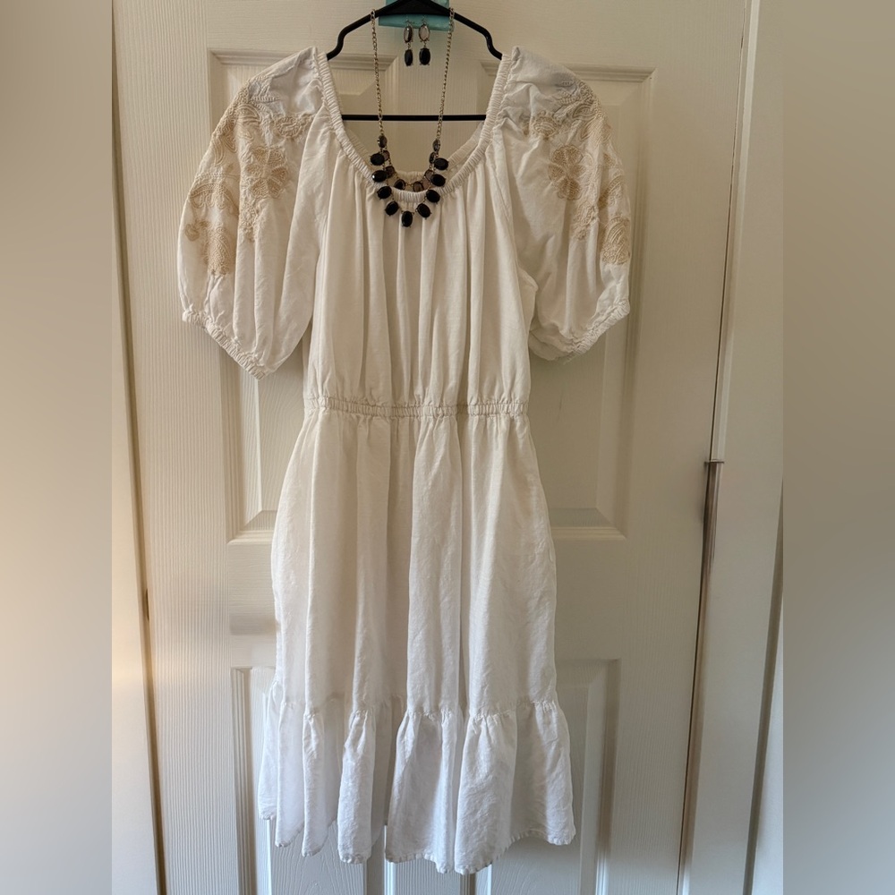 White dress embroidered sleeves